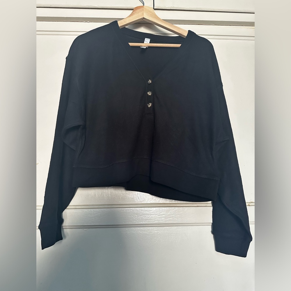 Alo Yoga Alolux SoHo Crop Henley, Color Black, Women’s Size XS